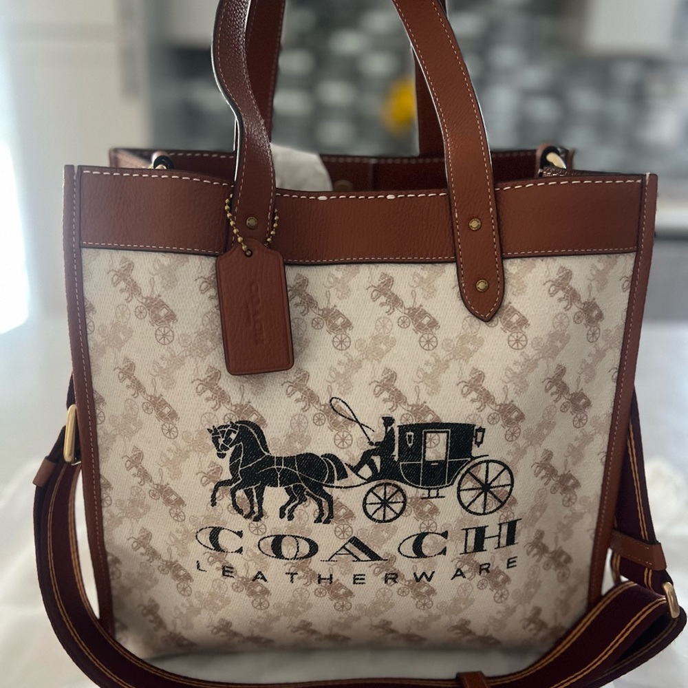 Beautiful Coach bag. - Picture 4 of 14